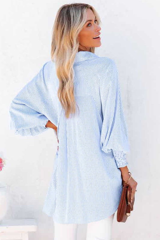 Chemise mi-longue à revers rayé et manches tombantes oversize