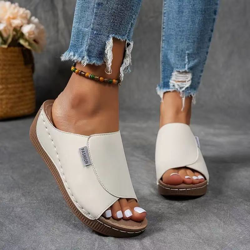 Claques confortables avec soutien de la voûte plantaire - Sandales unies respirantes pour femme