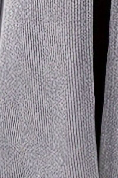 Geripptes Langarmkleid mit Kontrastkragen und Rundhalsausschnitt