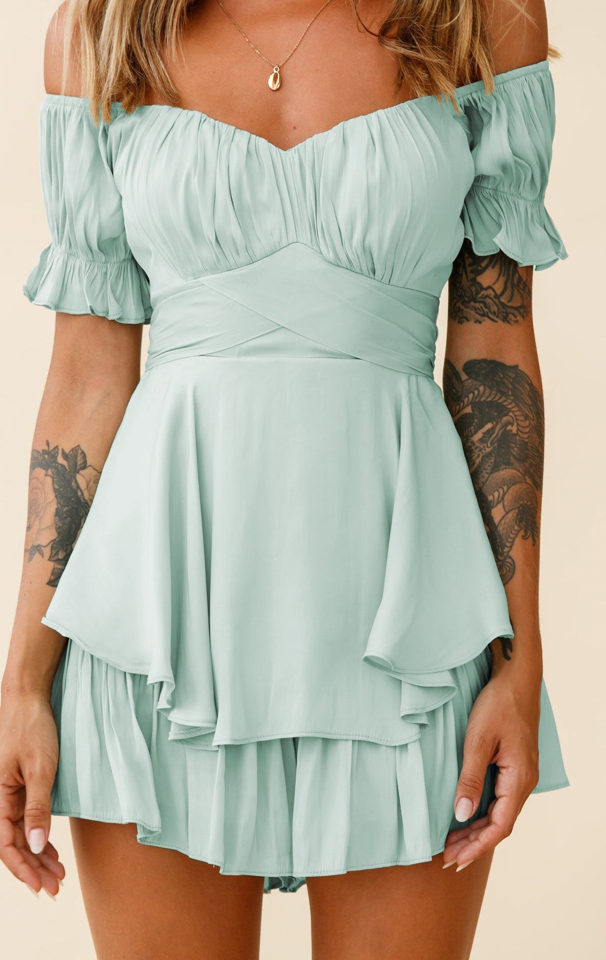 Ein-Schulter-Kurzarm-Jumpsuit