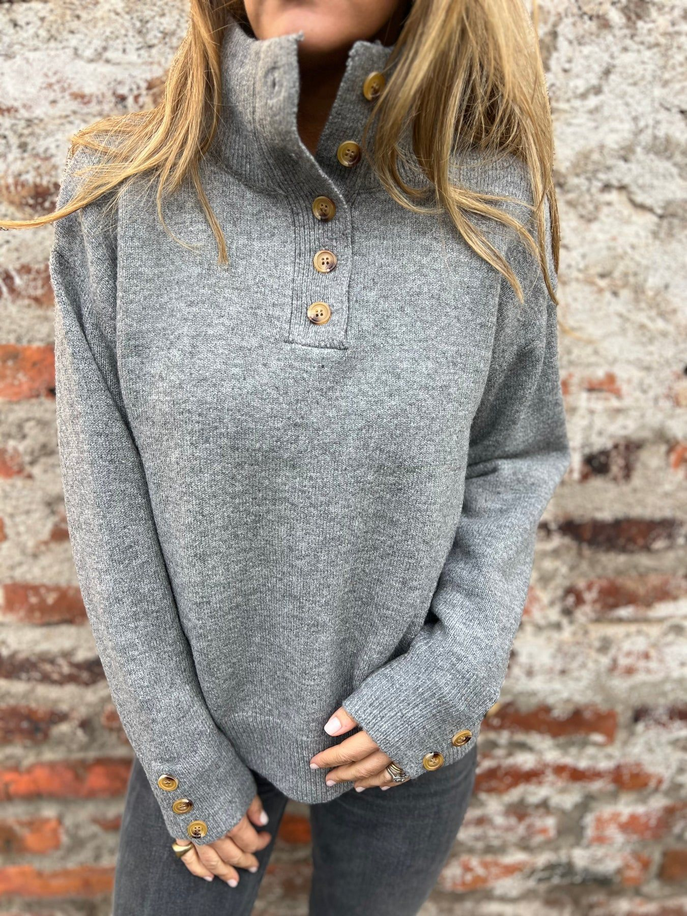2025 CLEARANCE SALE🔥 Designer-Sweatshirt für Damen mit Stehkragen und speziellen Knöpfen