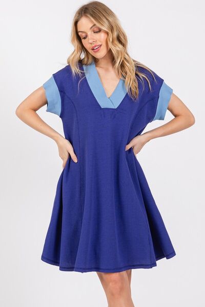 Ces Femme V-Ausschnitt Kurzarmkleid mit Kontrastbesatz