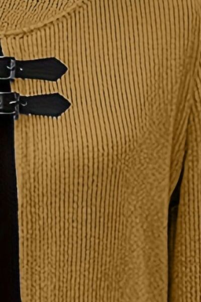 Geripptes Langarmkleid mit Kontrastkragen und Rundhalsausschnitt