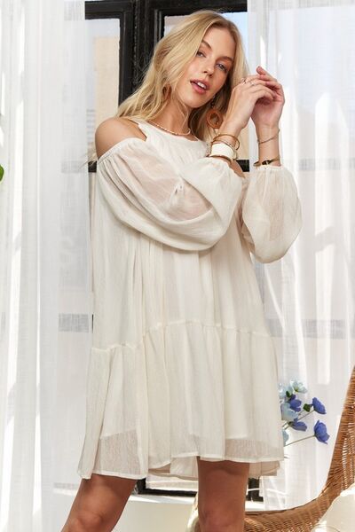 Mini-robe ADORA à épaules dénudées et manches ballon