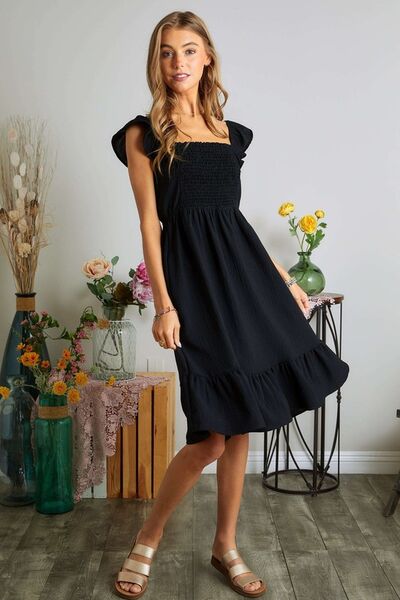 ADORA Smocked-Kleid mit eckigem Ausschnitt, Rüschen und Kappenärmeln