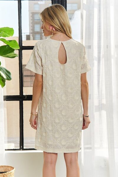 ADORA Robe droite à manches courtes et encolure ronde