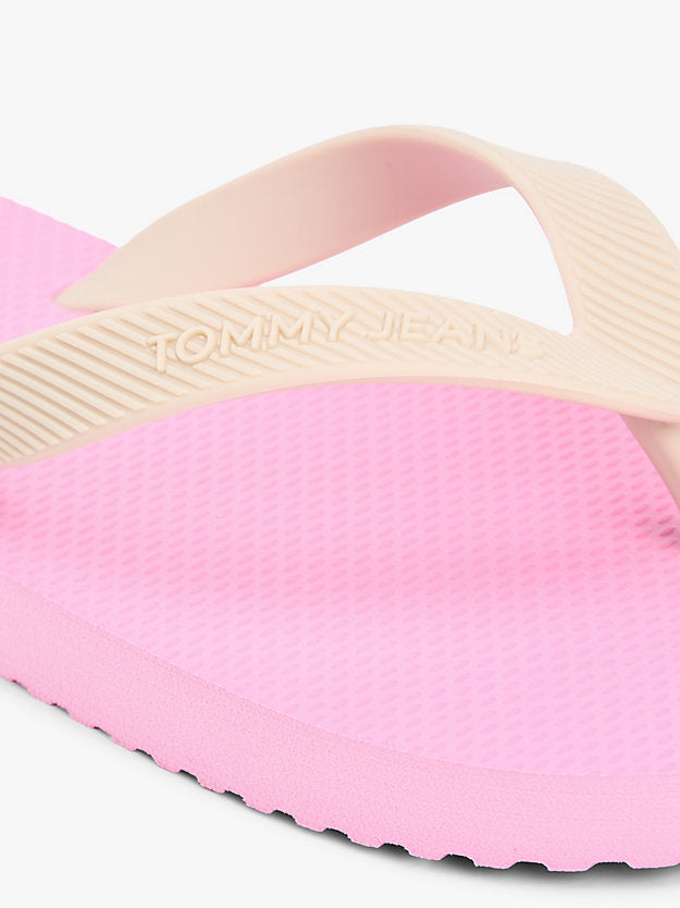 Fine Cleat Embossed Logo Flip-Flops