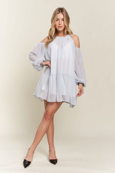 Mini-robe ADORA à épaules dénudées et manches ballon