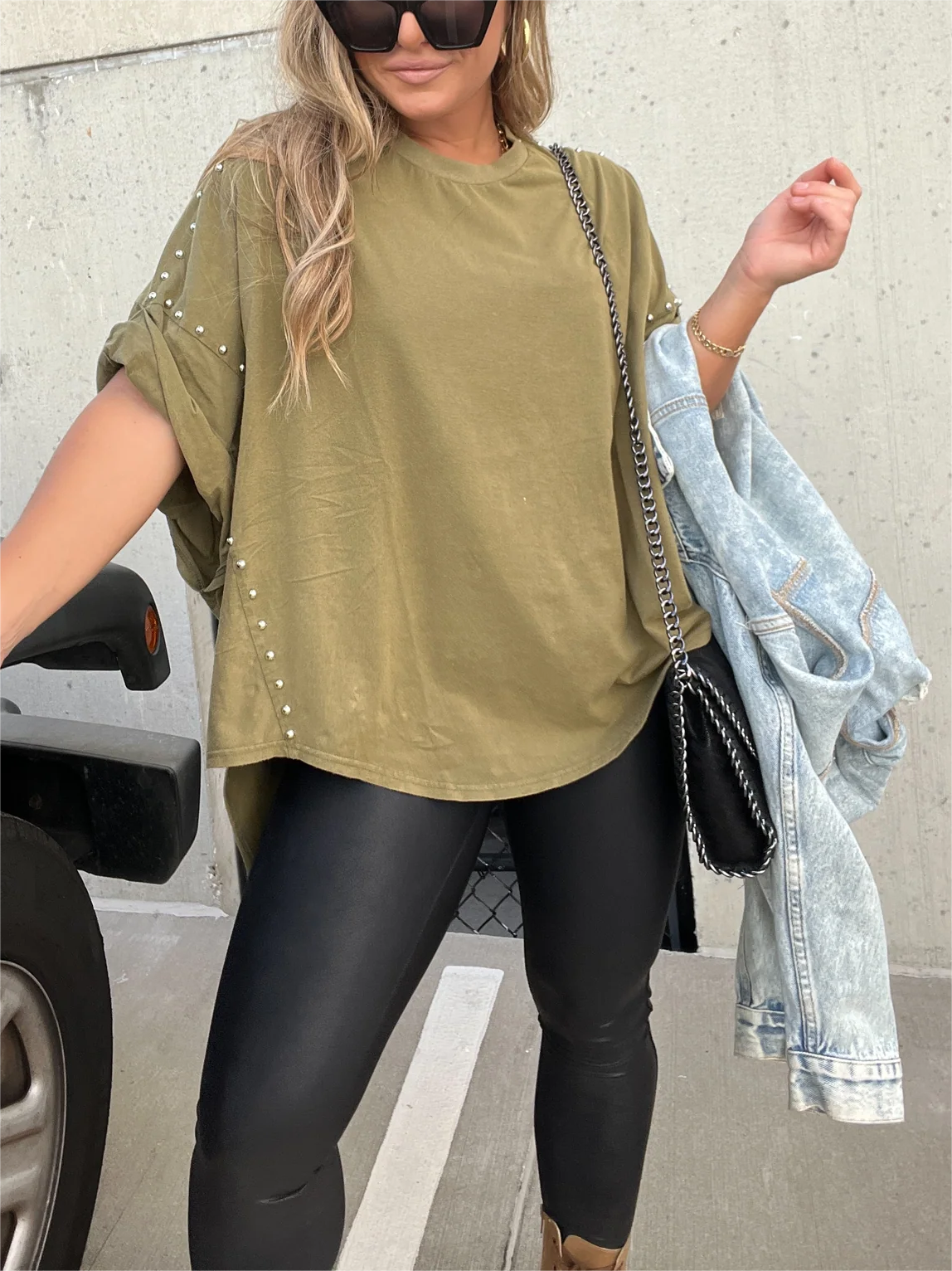 🔥 Ausgewaschenes Kurzarm-Oversize-Top mit umgeschlagenen Ärmeln und Nieten (2 kaufen, kostenloser Versand)